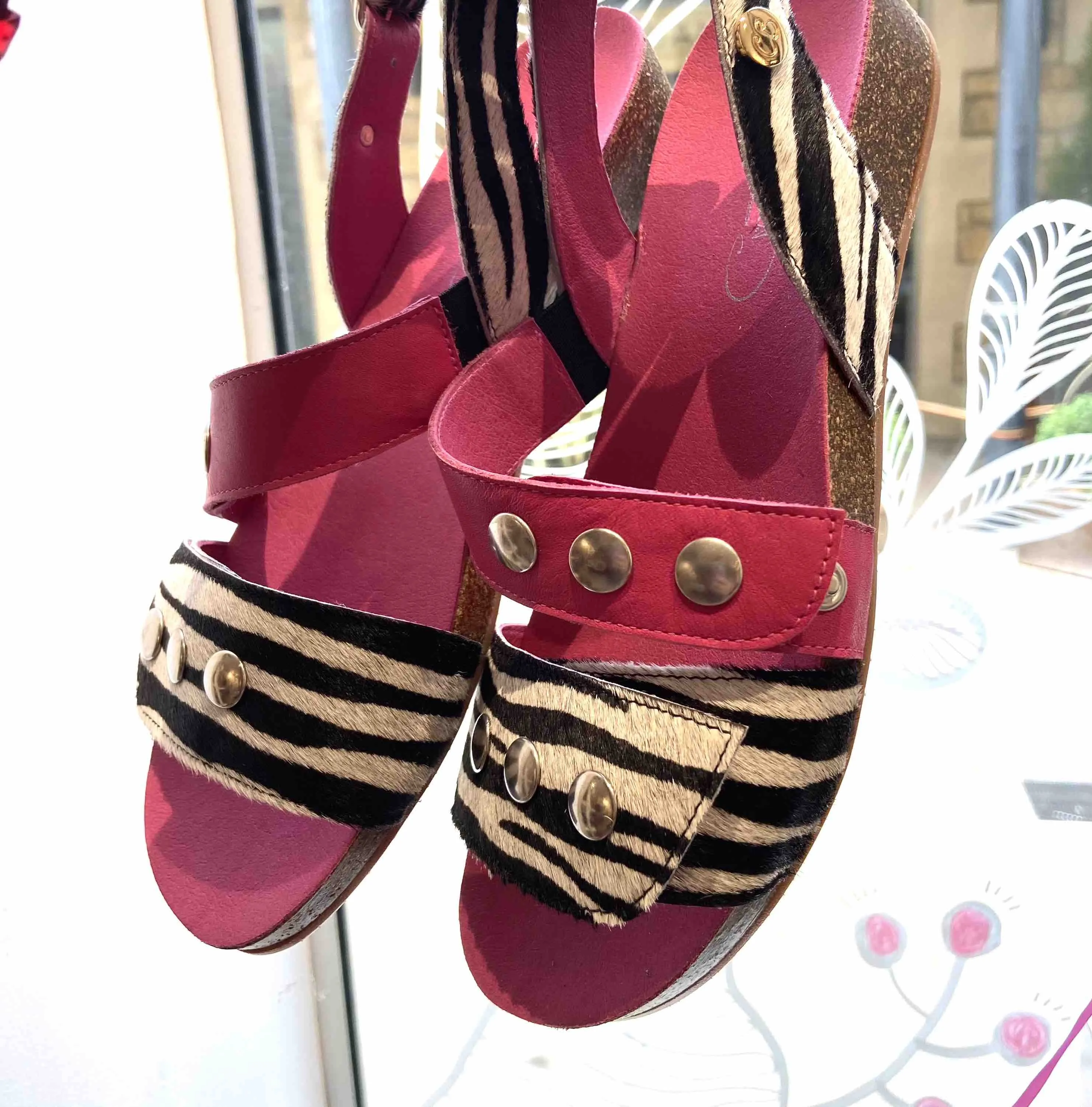 Je Chante-Zebra/Fuchsia- flat cork sandal