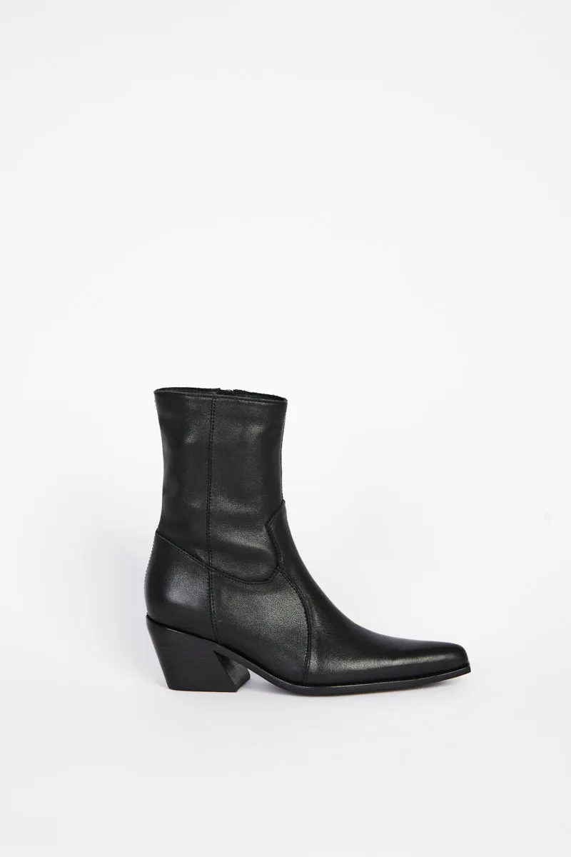 MATTIE HEELED BOOT